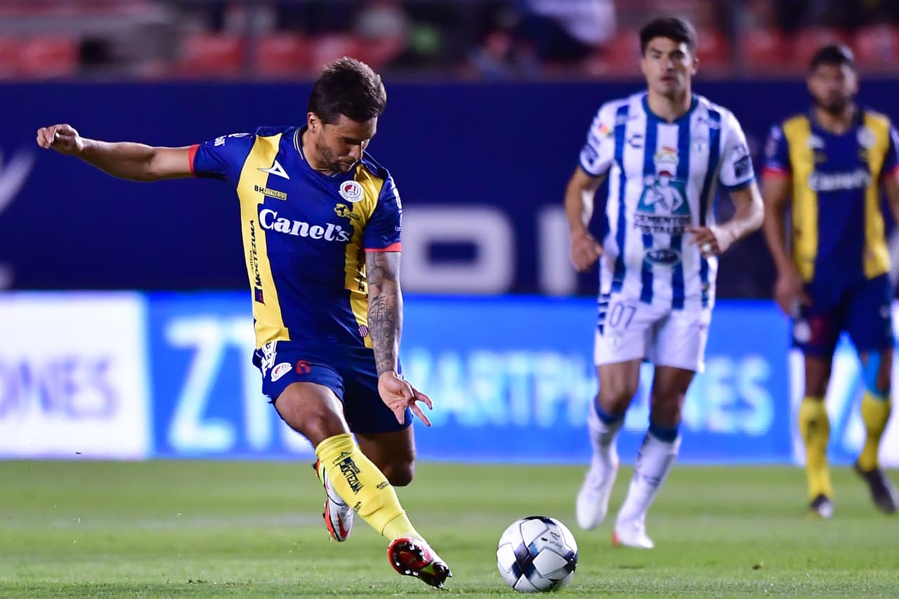 Pasado el cuarto de hora crítico en el Alfonso Lastras, Atlético San Luis retomó el balón y comenzó a desplegar su juego; las llegadas de peligro no tardaron en llegar.