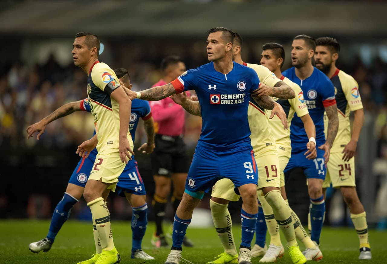 La tensión entre ambos equipos fue evidente, con ambos cuidando su arco antes de abrirse para atacar.