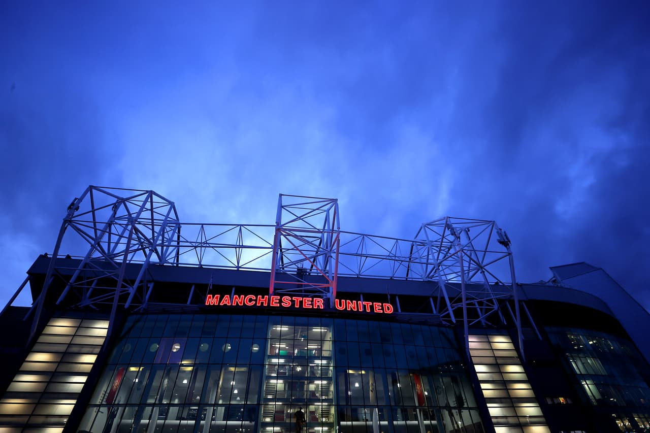 Familia Glazer considera la venta del Manchester United