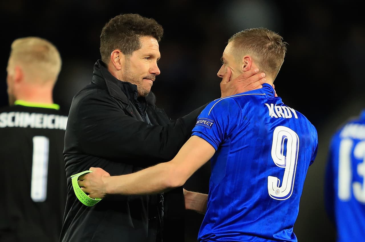 LEICESTER, ENGLAND - APRIL 18: Diego Simeone, Manager of Atletico Madrid and Jamie Vardy of Leicester City embrace after the UEFA Champions League Quarter Final second leg match between Leicester City and Club Atletico de Madrid at The King Power Stadium on April 18, 2017 in Leicester, United Kingdom. (Photo by Richard Heathcote/Getty Images)