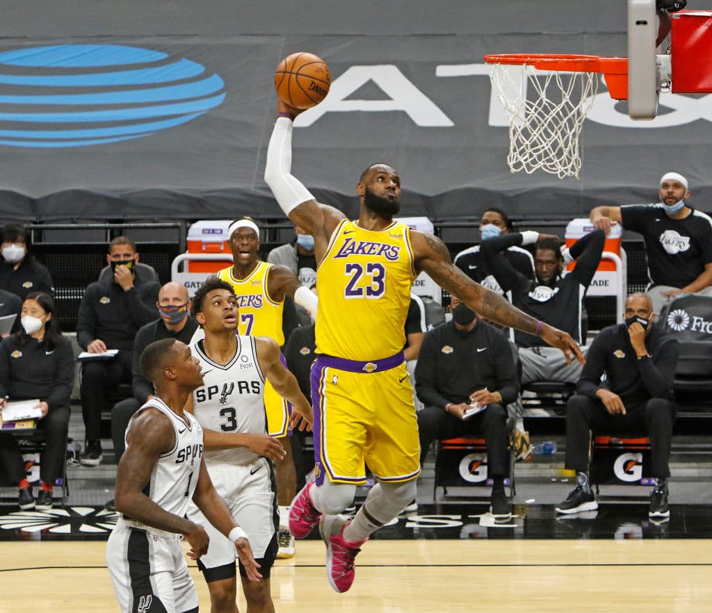 Los tres partidos en los que solo anotó 10 puntos fue frente a los New York Knicks el 8 de enero de 2018, contra los Minnesota Timberwolves el 31 de octubre de 2007 contra los Dallas Mavericks.