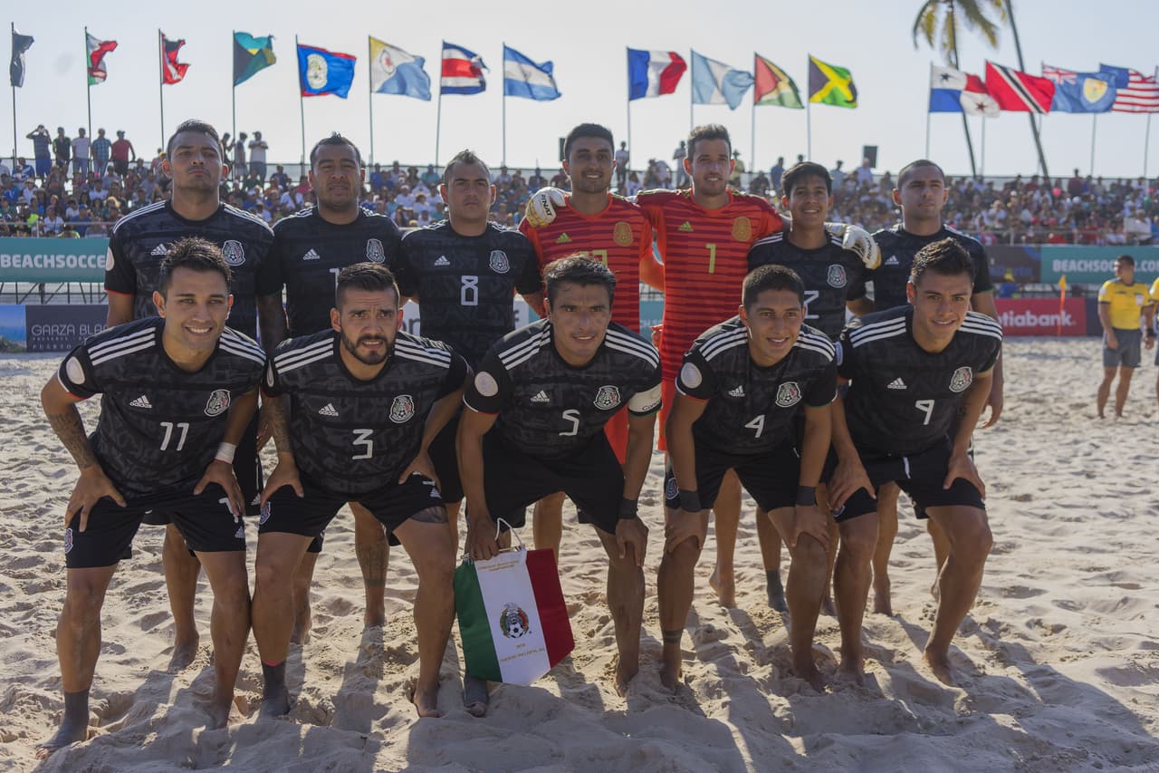 Así formó México en la Semifinal, después de vencer el viernes por 5-4 en Cuartos de Final a Trinidad y Tobago.