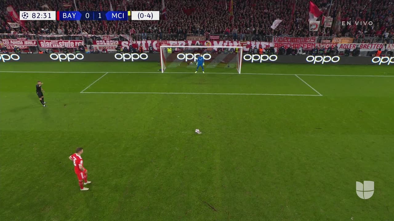 ¡GOL!  anota para FC Bayern München. Joshua Kimmich