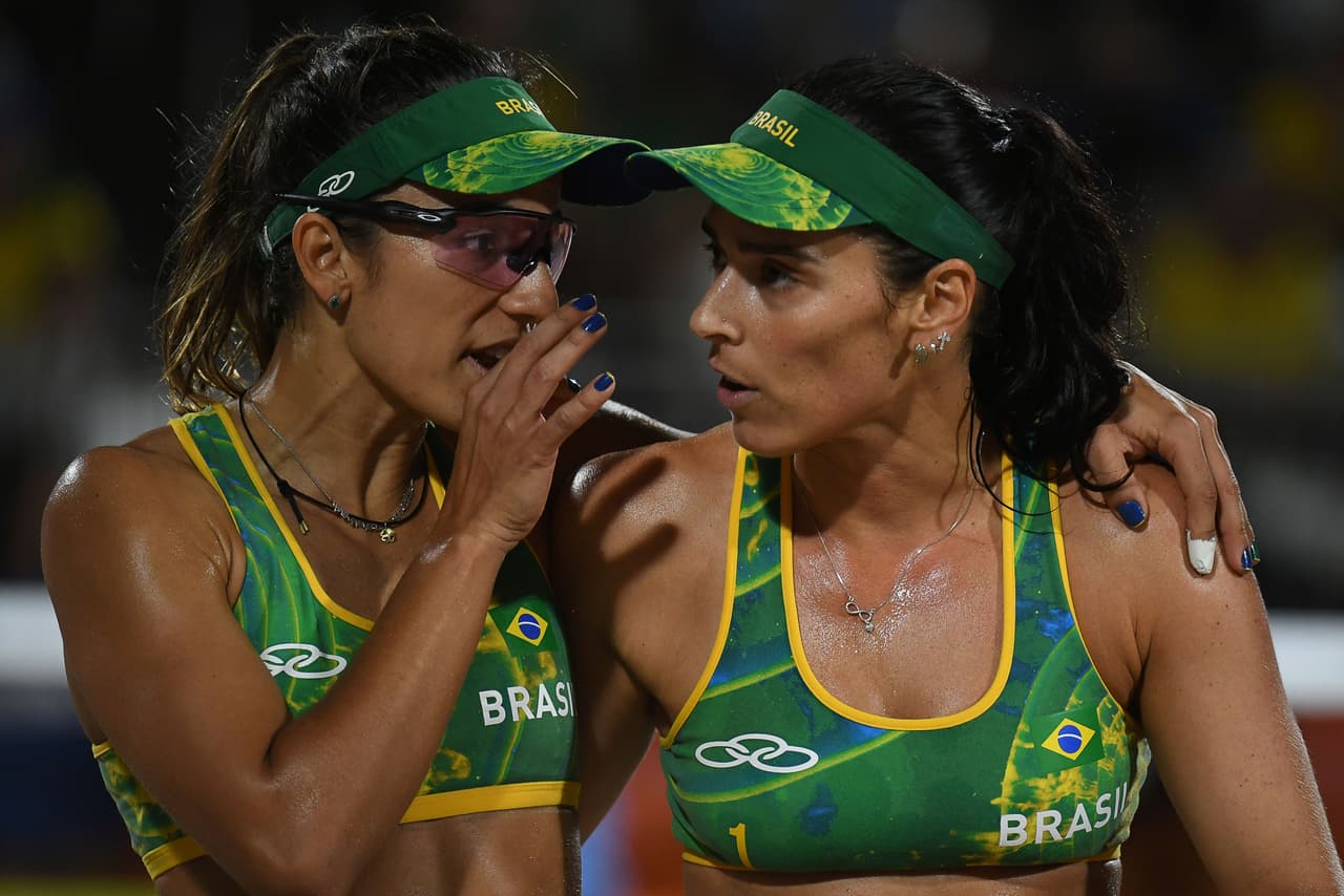 La pareja brasileña de voleibol de playa femenino, Ágatha Bednarczuk y Bárbara Seixas de Freitas vencieron en dos sets a las estadounidenses April Ross y Kerri Walsh-Jennings por 22-20 y 21-18.
<br>