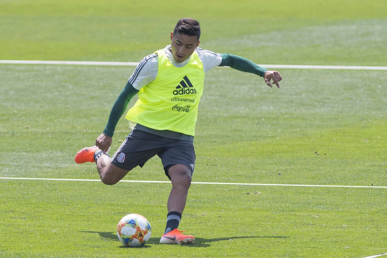 Alexis Vega le da la bienvenida a Sebastián Jurado al Tri Olímpico