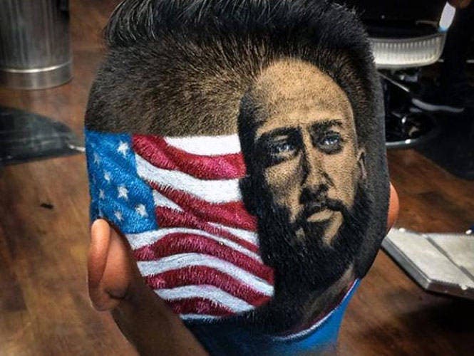 Actualmente ofrece sus servicios en Texas y se ha vuelto famoso por la calidad con la que corta el cabello. Tim Howard tiene su lugar en alguna cabeza.