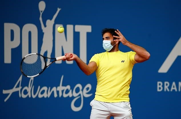 Benjamin Hassan usó cubrebocas durante todo el partido.
