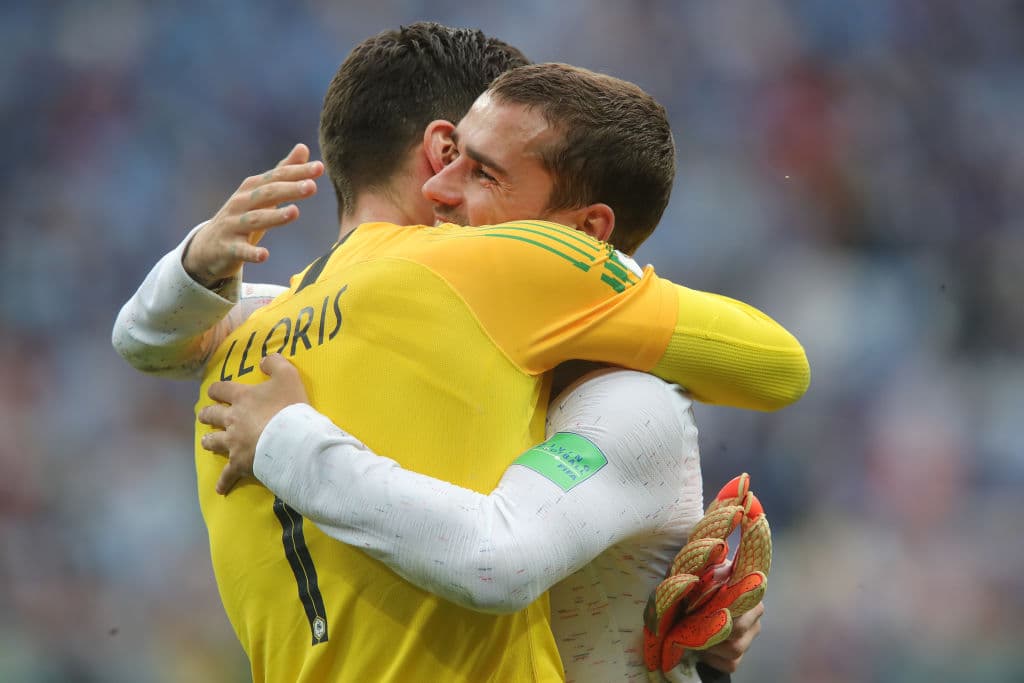 Los anotadores de la jornada entendieron que no fueron los únicos héroes de la jornada y por eso festejaron con él.