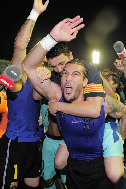 Todo mundo vivía la fiesta en patio ajeno, pues Barcelona jugó como visitante, incluídos José Manuel Pinto y David Villa.