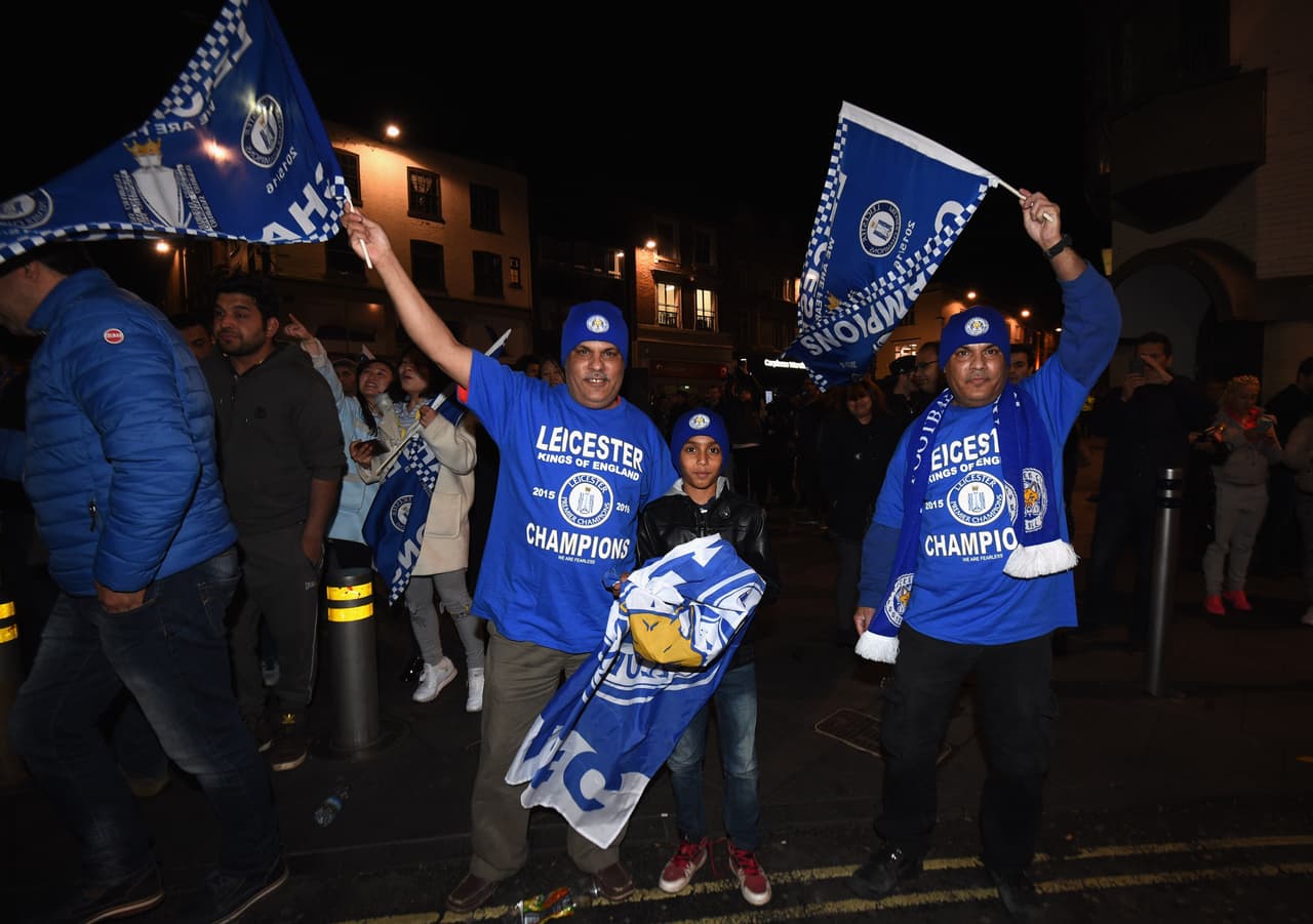 Las calles también se llenaron de aficionados para celebrar a su equipo por el campeonato conseguido
