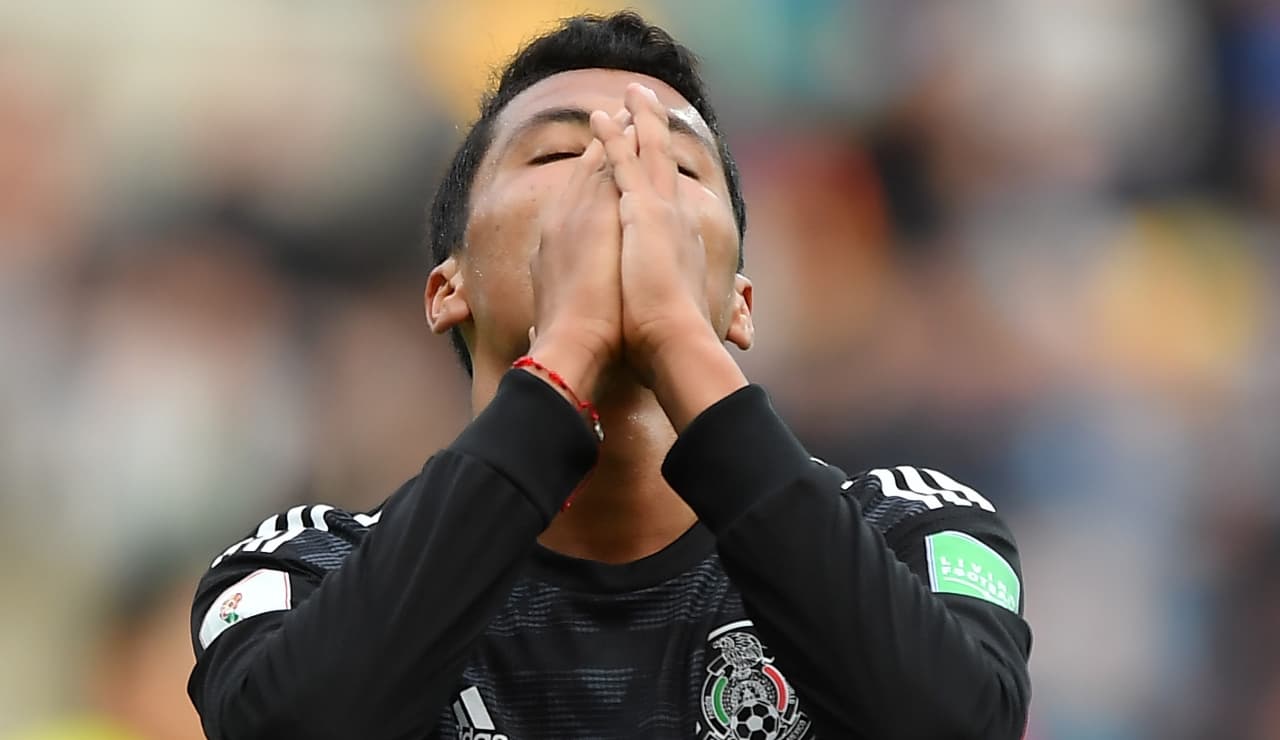 Los mexicanos veían desperdiciado el dominio del esférico y una falla defensiva los ponía abajo en el marcador.