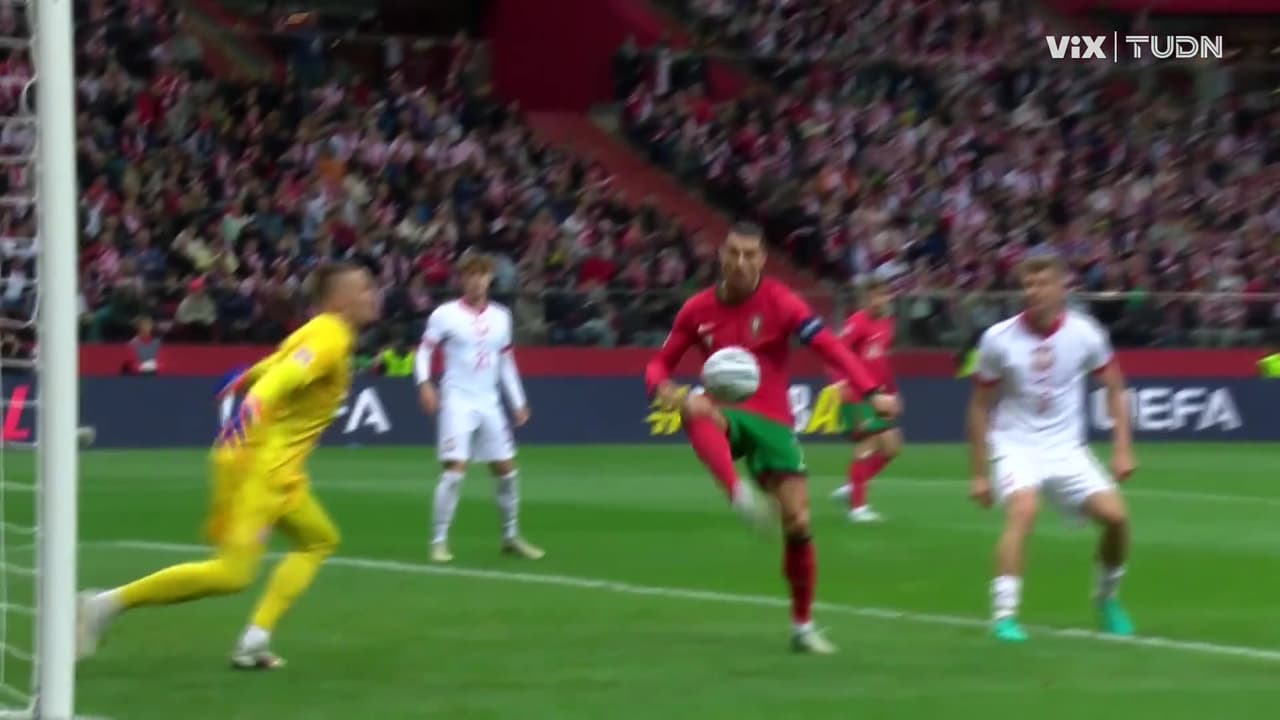 ¡Cerca Portugal! Ronaldo remata contra el poste