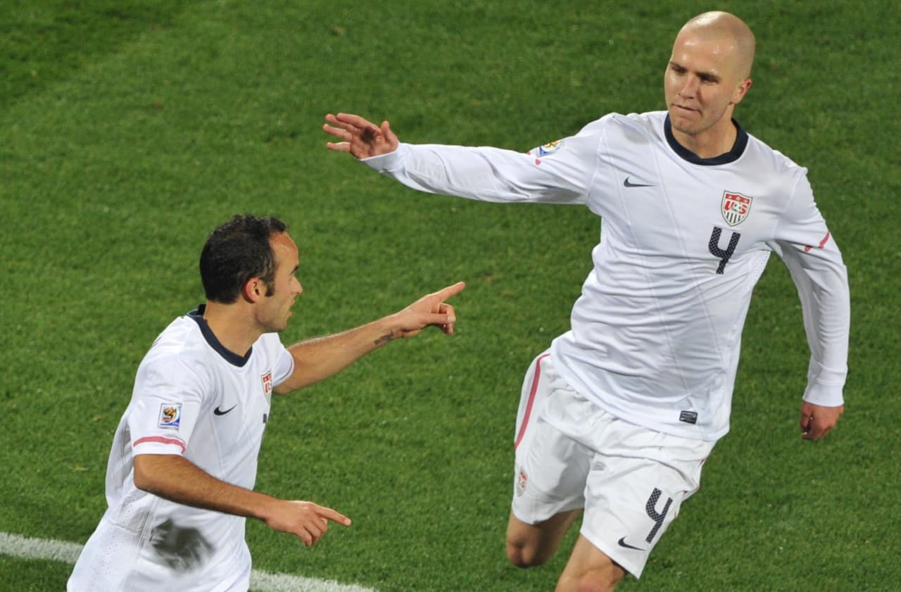 Sin embargo, Estados Unidos demostró que aprendió de los errores del pasado y tuvo un gran Mundial al clasificar de líder en el grupo C, por encima de Inglaterra, Eslovenia y Argelia. Ya había subido al lugar 14 en 2009 y estaba en el puesto 18 para 2010.