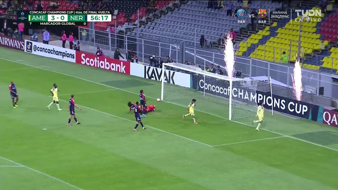 ¡GOL!  anota para América. Álex Zendejas