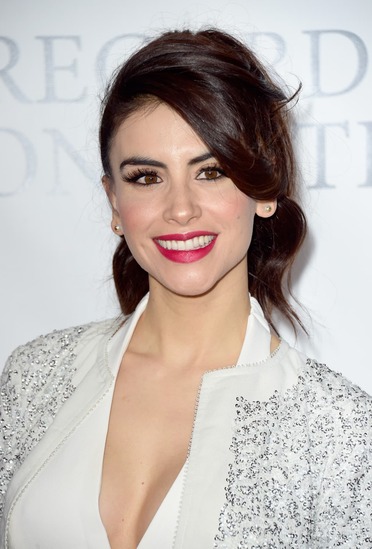 La presentadora y modelo Jessica Cediel ha construido una carrera en la televisión internacional, pero según los rumores de medios locales ahora tiene una relación sentimental con el boxeador mexico-estadounidense Jessie Vargas. La colombiana, con su cuerpo sensual y rostro angelical, dejó en nocaut al pugilista.