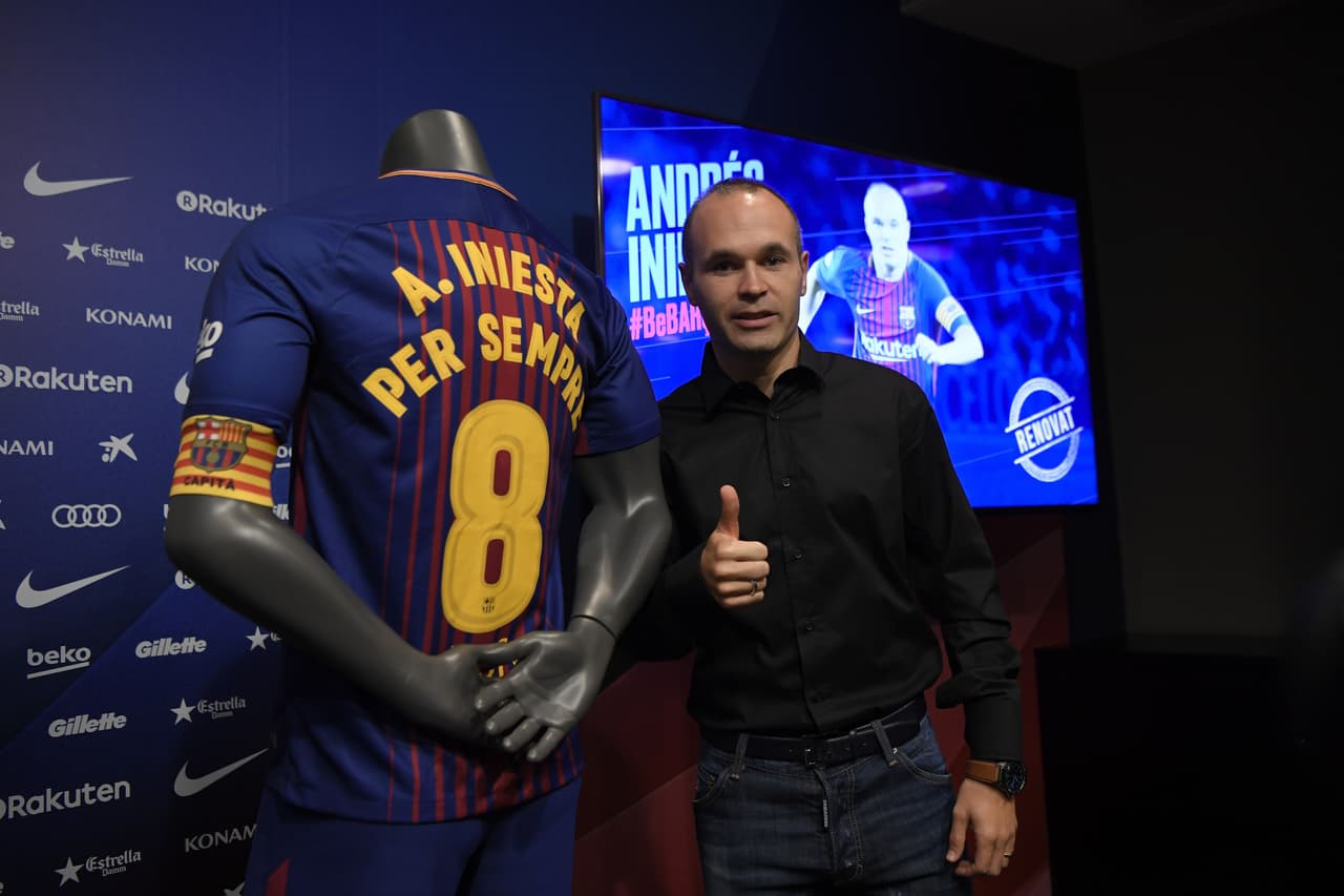Por su parte, Iniesta comentaba que este 
<b>"es un día muy especial para mí porque sigo en mi casa, quiero seguir consiguiendo cosas importantes aquí".</b>