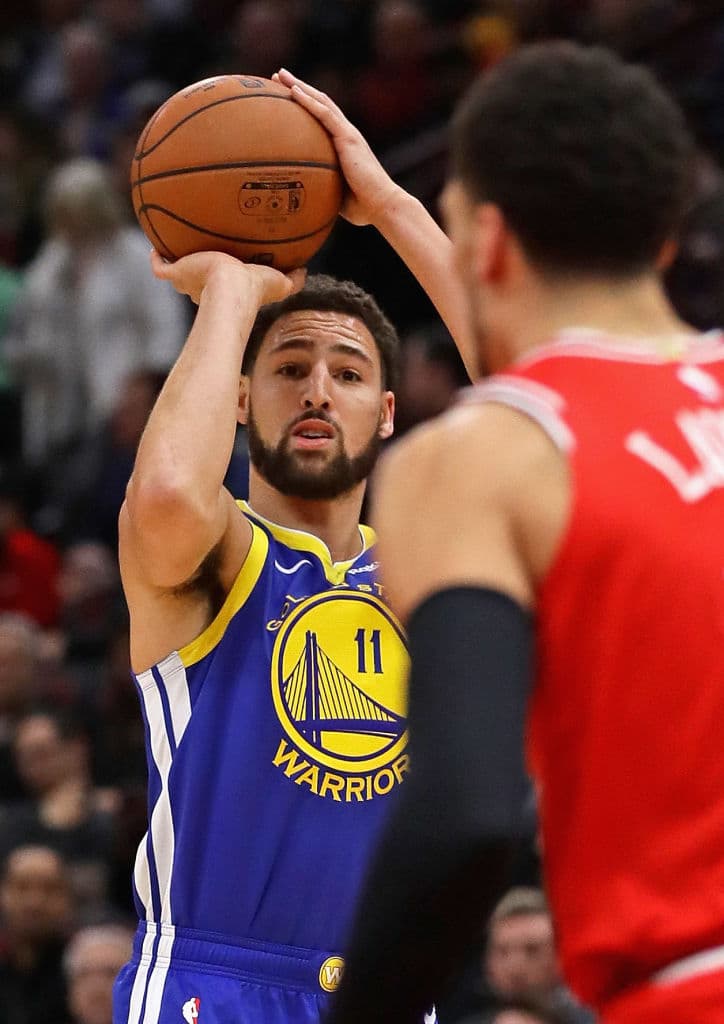 Gracias a la mano caliente de Thompson, los Warriors se fueron al medio tiempo con una ventaja aplastante de 92-50, los Bulls parecían un equipo de otra categoría.