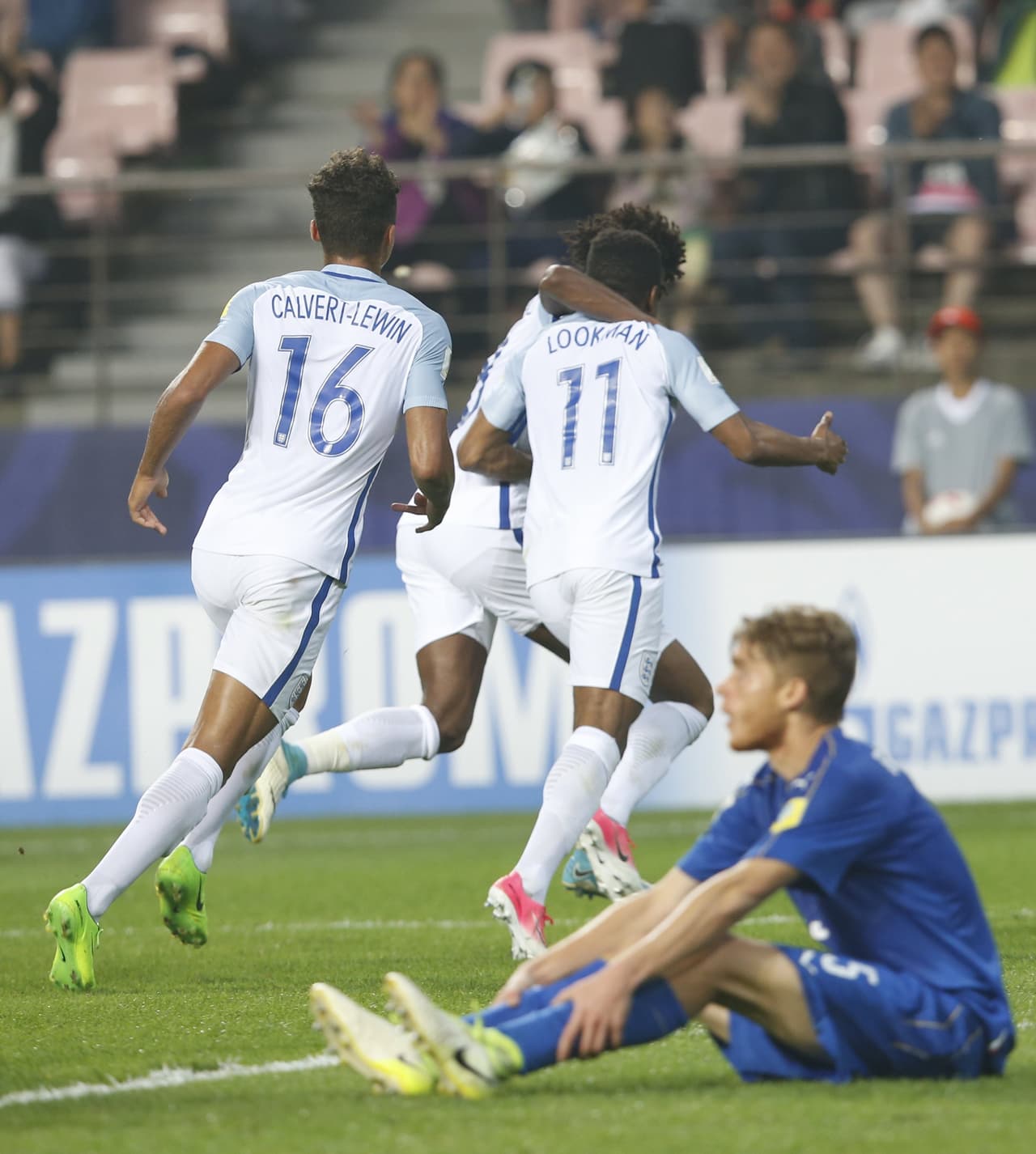 Y no acabó allí la cosecha de Inglaterra. Al minuto 77 Ademola Lookman concretó el 2-1 en un momento vital para bajarl el ánimo de los italianos.