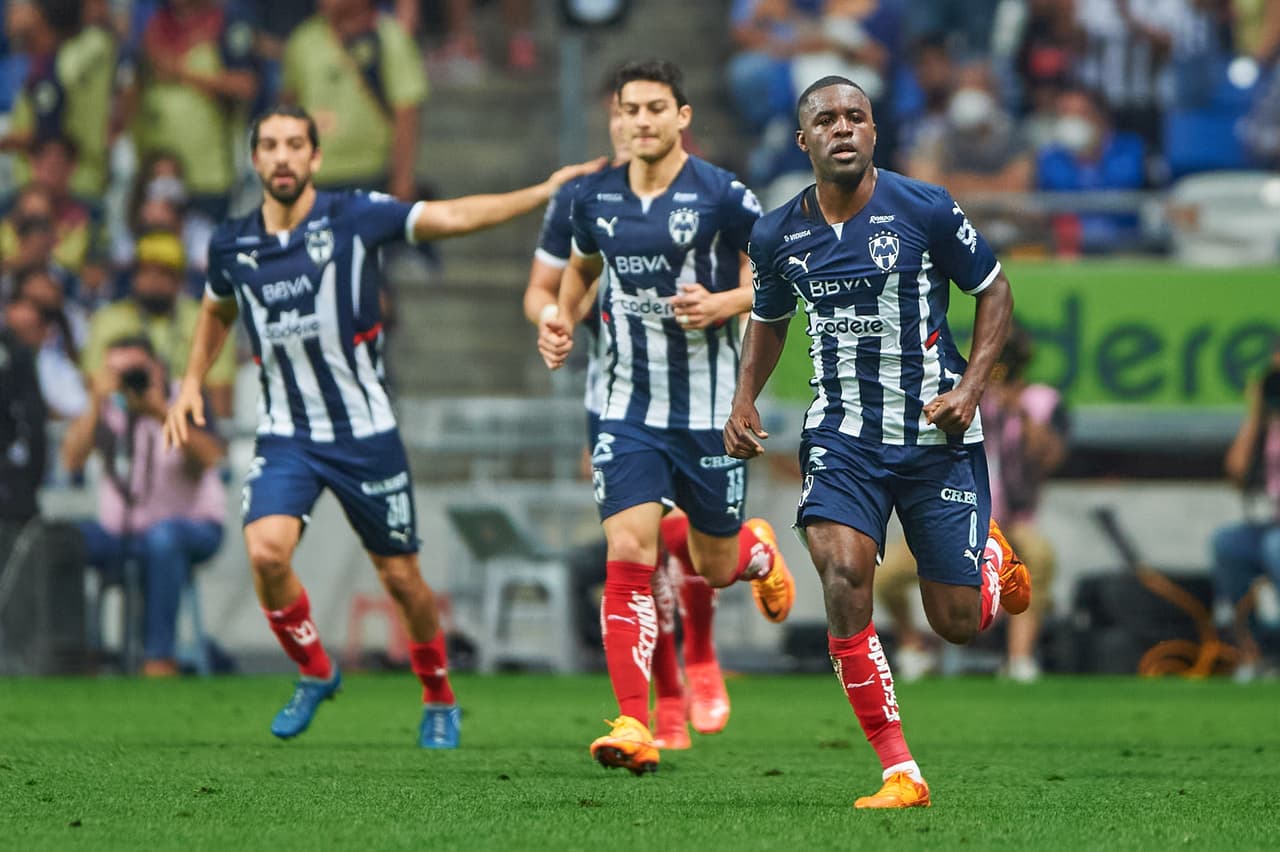 Pero 4 minutos después, Joel Campbell encontró el empate para Rayados tras un rebote de Ochoa nacido de un disparo de Funes Mori. El balón impactó en la mano de un defensa de América, pero el gol contó.