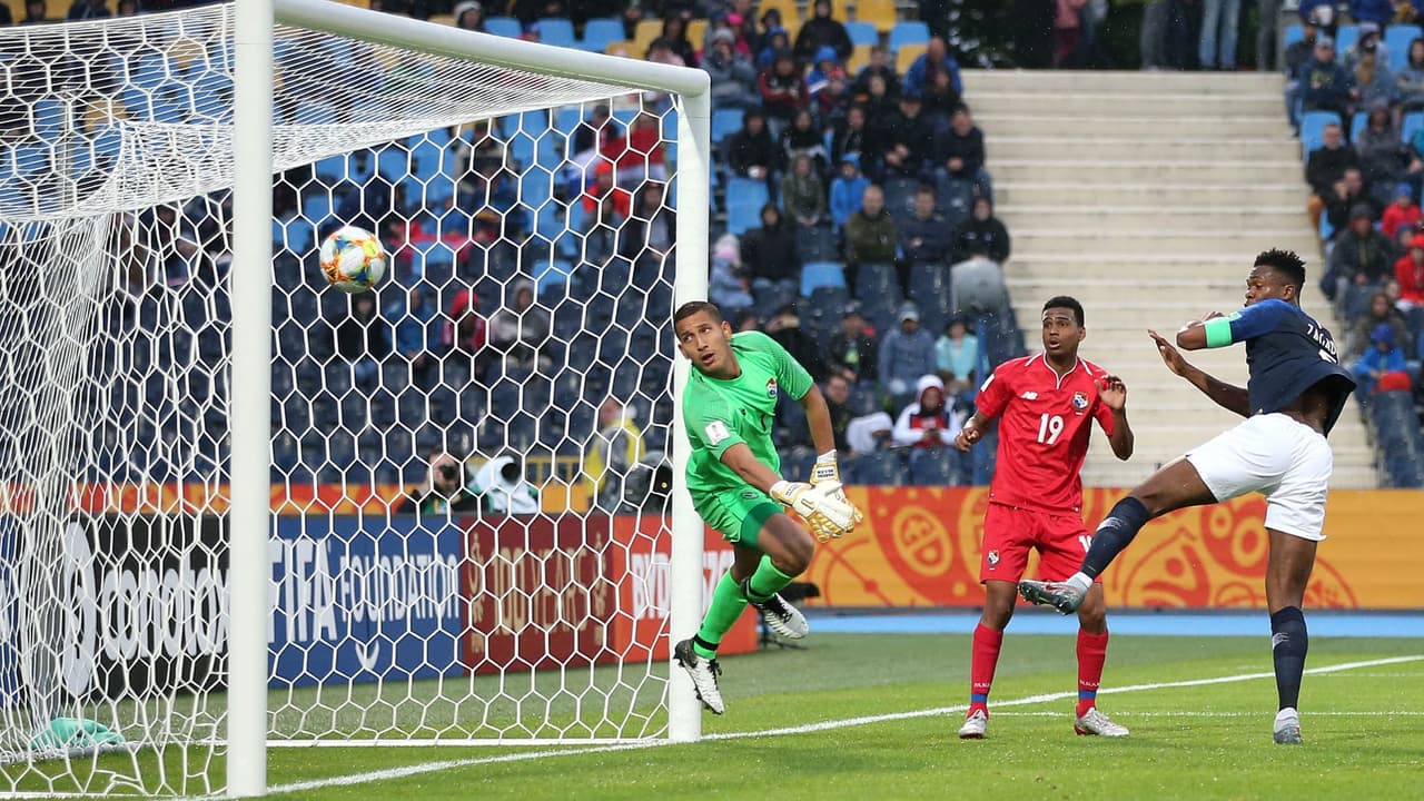 Y con goles de Dan Zagadou, a los 44 minutos y de Michel Cuisance, a los 52 minutos, Francia se impuso 2-0 a Panamá. Los galos están clasificados a la segunda ronda, en tanto que los Canaleros tienen leves esperanzas pero no están completamente fuera.