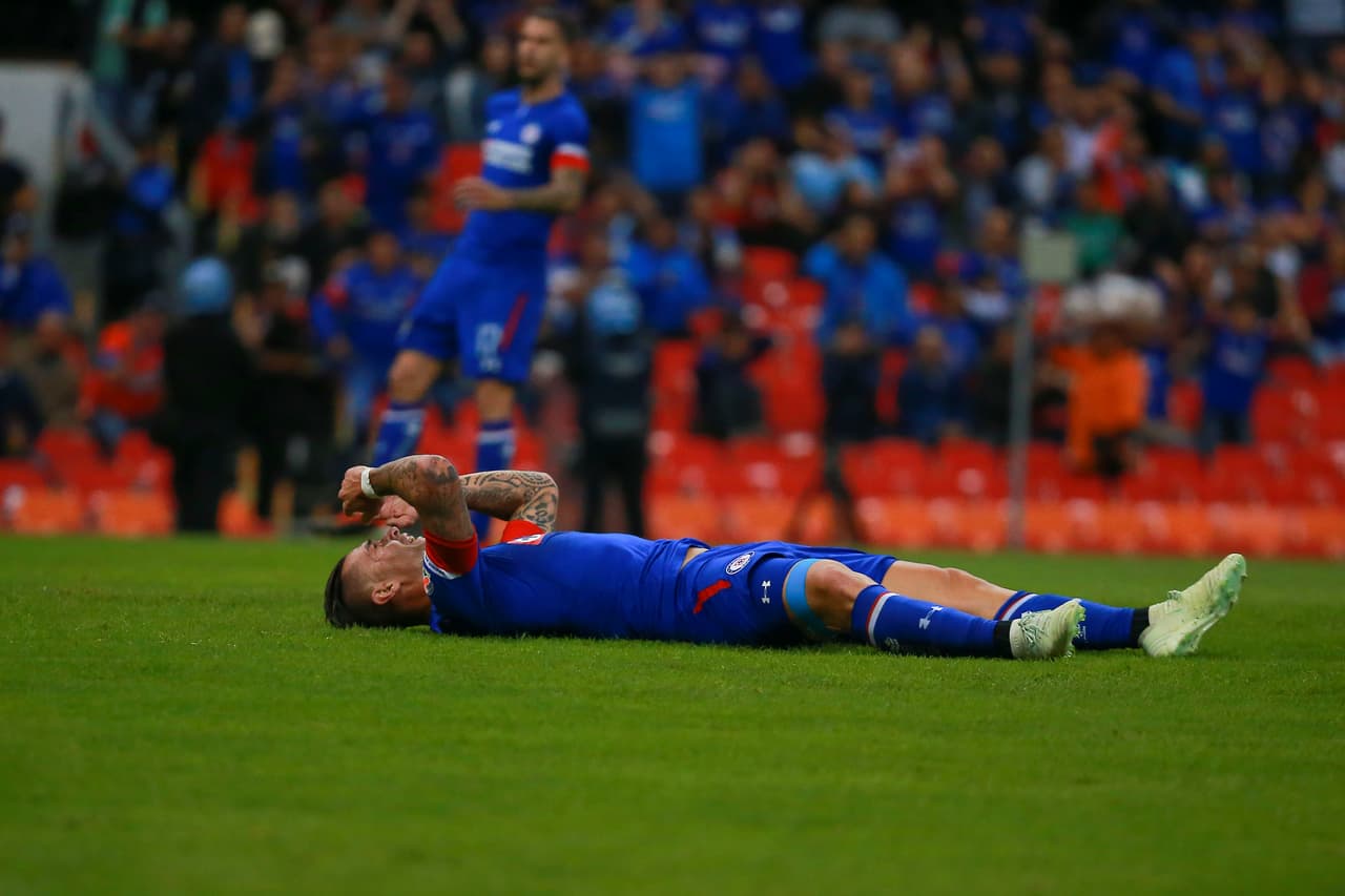 Así quedó el atacante tras la falla, misma que puso a su equipo contra las cuerdas en ese instante.