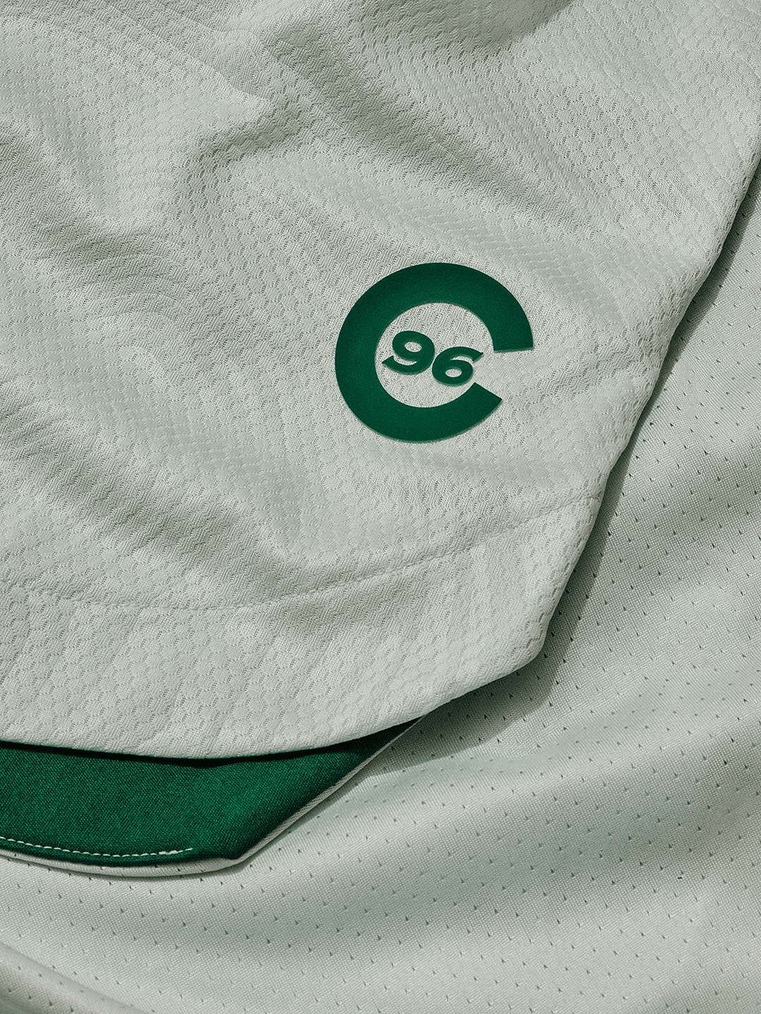 Las camisetas en verde claro muestran mapas de los seis montañas de más de 14 mil pies de altura en colorado. Esas seis elevaciones son Mount Bierstadt, Mount Evans, Grays Peak, Torreys Peak, Quandary Peak y Pikes Peak, más que las que hay en cualquier otro estado de Estados Unidos.
<br>
<br>