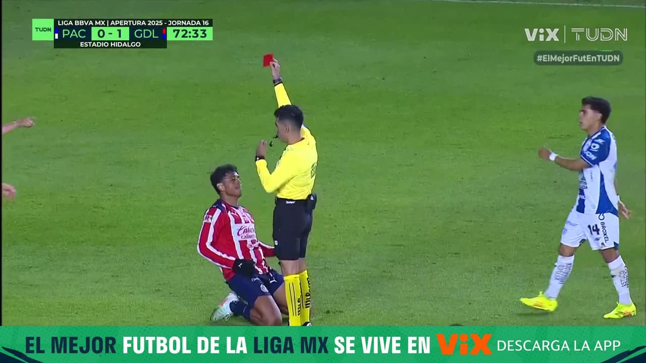 ¡A las regaderas! ¡Chivas se queda con uno menos! Romo se va expulsado
