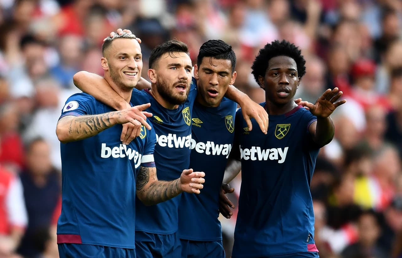 El austriaco recibió al borde del área y de pierna derecha mandó la pelota al fondo del arco para soñar con los primeros puntos de los Hammers en este torneo.