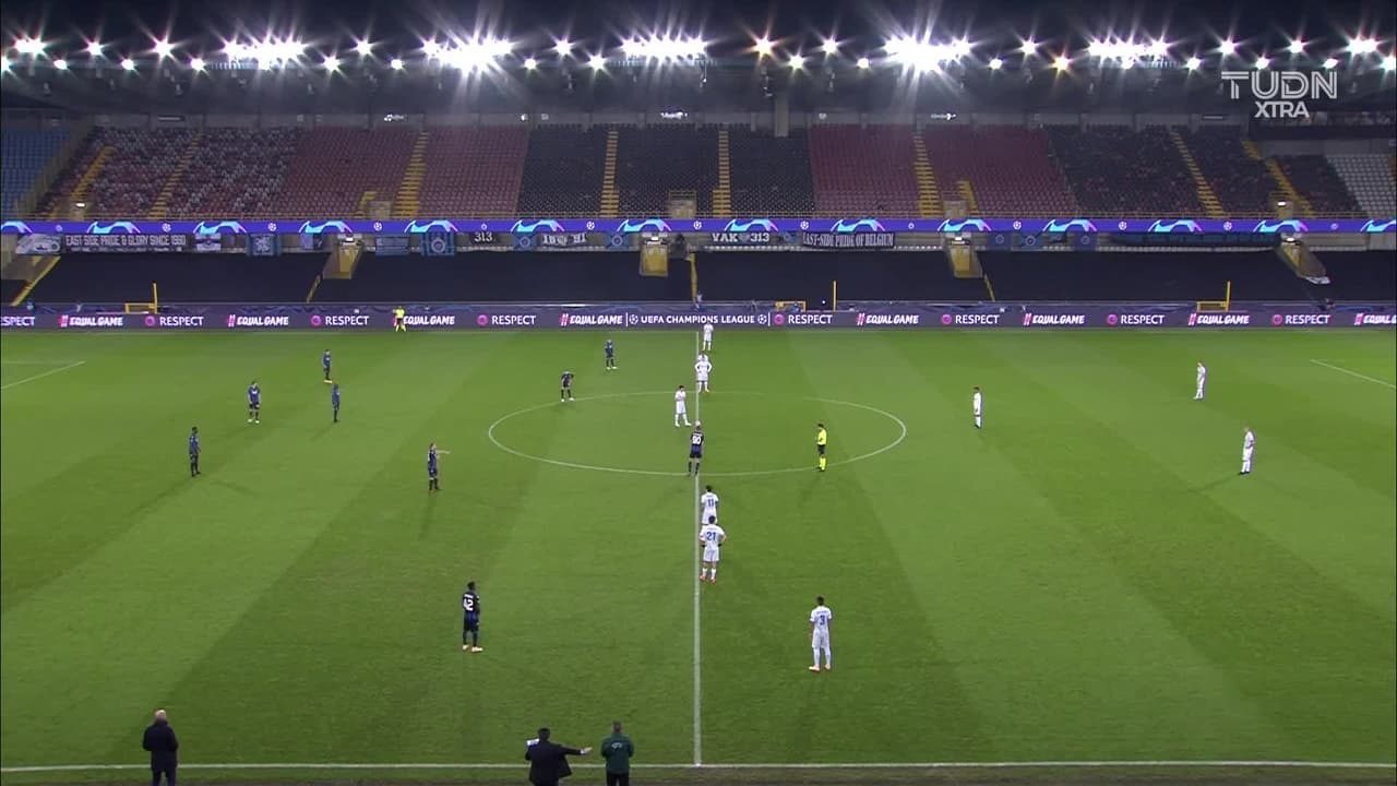 Arranca el partido y la pelota está en juego.