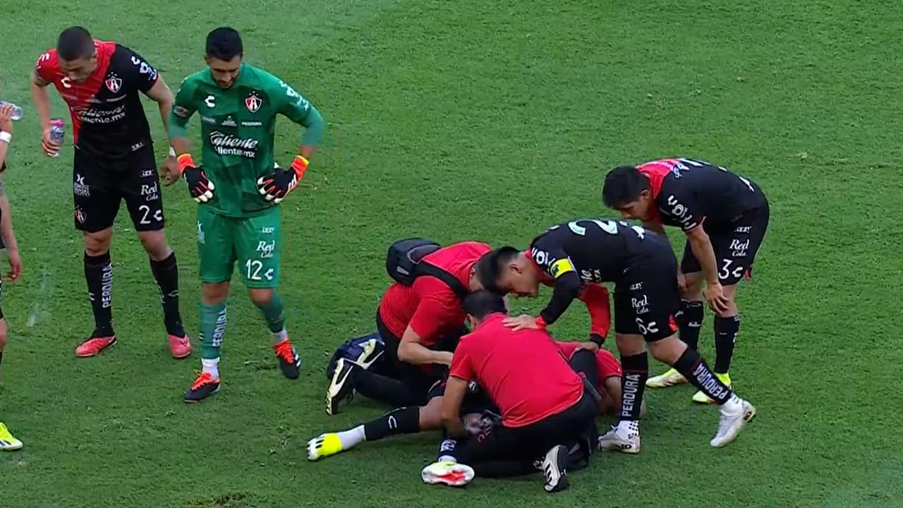 ¡Preocupación en el Atlas! Jugador rojinegro sale lesionado