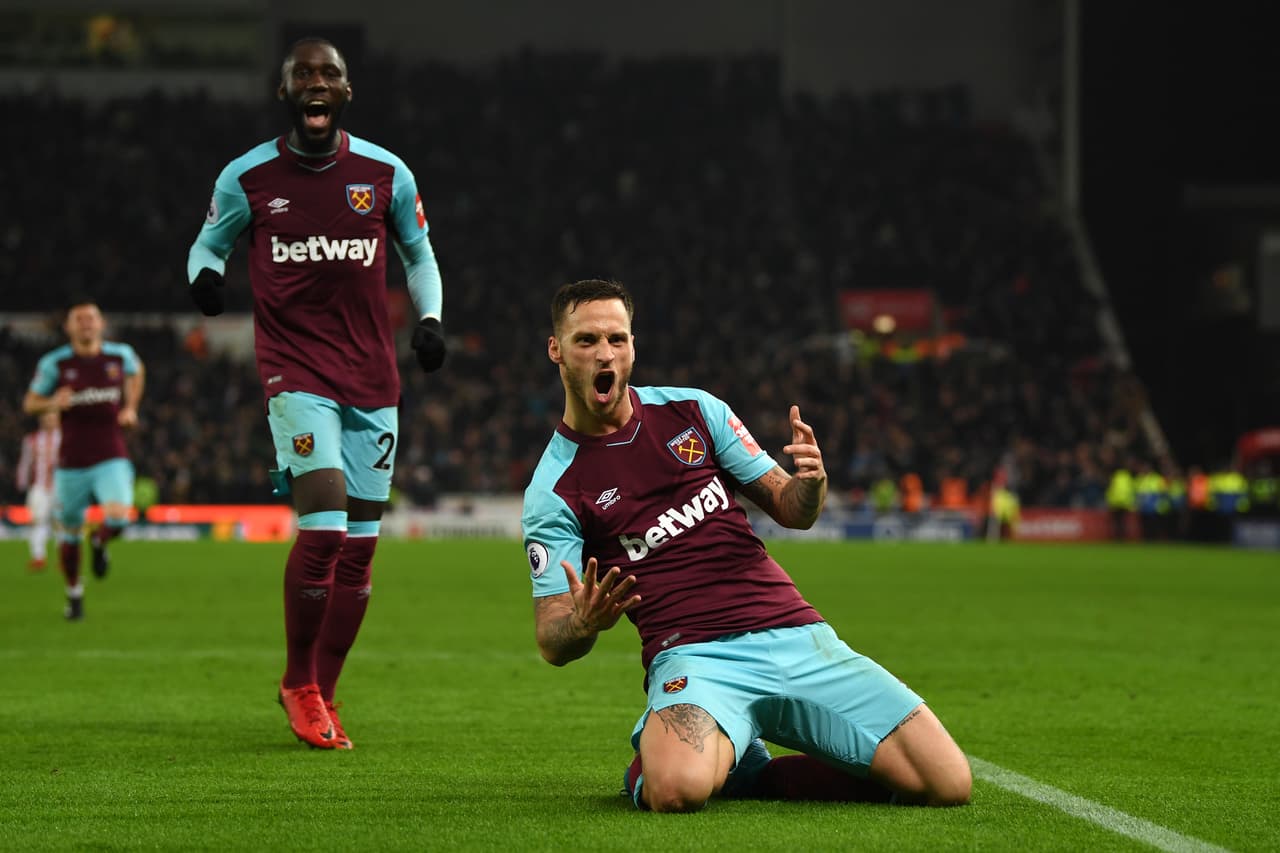 Marko Arnautovic puso el 0-2 al minuto 30 del segundo tiempo, en faena que luego cerró Diafra Sakho (atrás) con el 0-3 al minuto 41 del segundo tiempo.