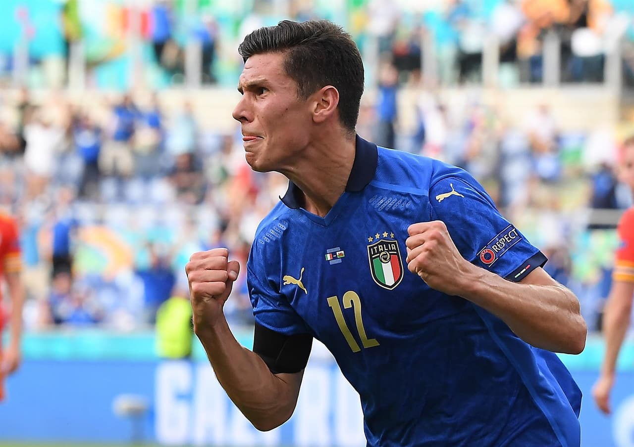 Italia derrota por la mínima a la selección de Gales en la última jornada del Grupo A en la Euro 2020. El único tanto del encuentro fue por parte de Matteo Pessina al minuto 39, lo que hace que la escuadra 'Azzurra' sea el primero de grupo y cumplan 1,000 minutos sin haber perdido un encuentro.