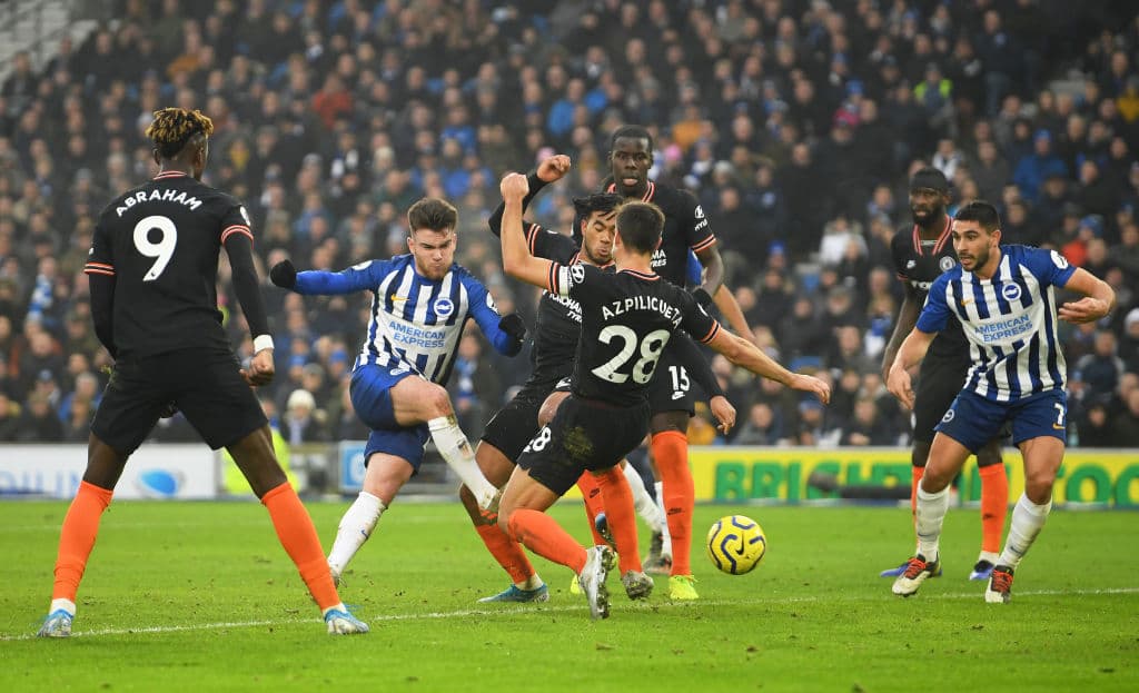 Un gol de Jahanbakhsh, al 84, le dio el empate 1-1 al Brighton; Azpilicueta abrió el marcador para el Chelsea.