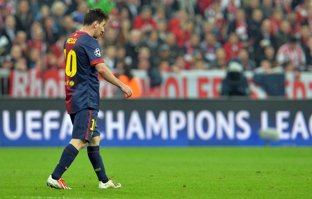 <b>Lionel Messi se fue cabizbajo</b>
<br>El astro argentino no pudo evitar la goleada de su equipo, pasó prácticamente desapercibido.