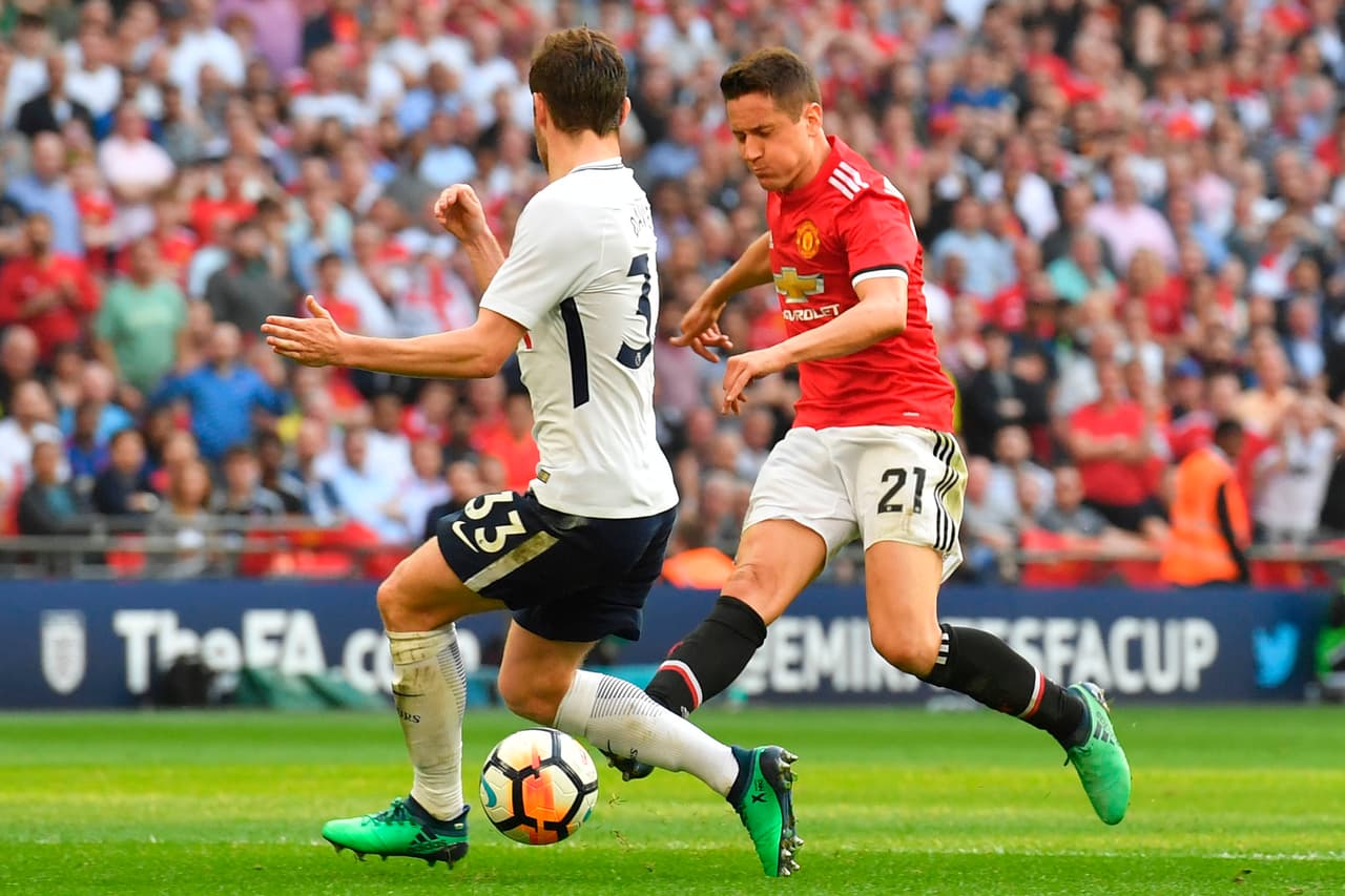 En el segundo tiempo, Manchester United fue mucho más ofensivos y una jugada del español Ander Herrera lo ratificó en el marcador.