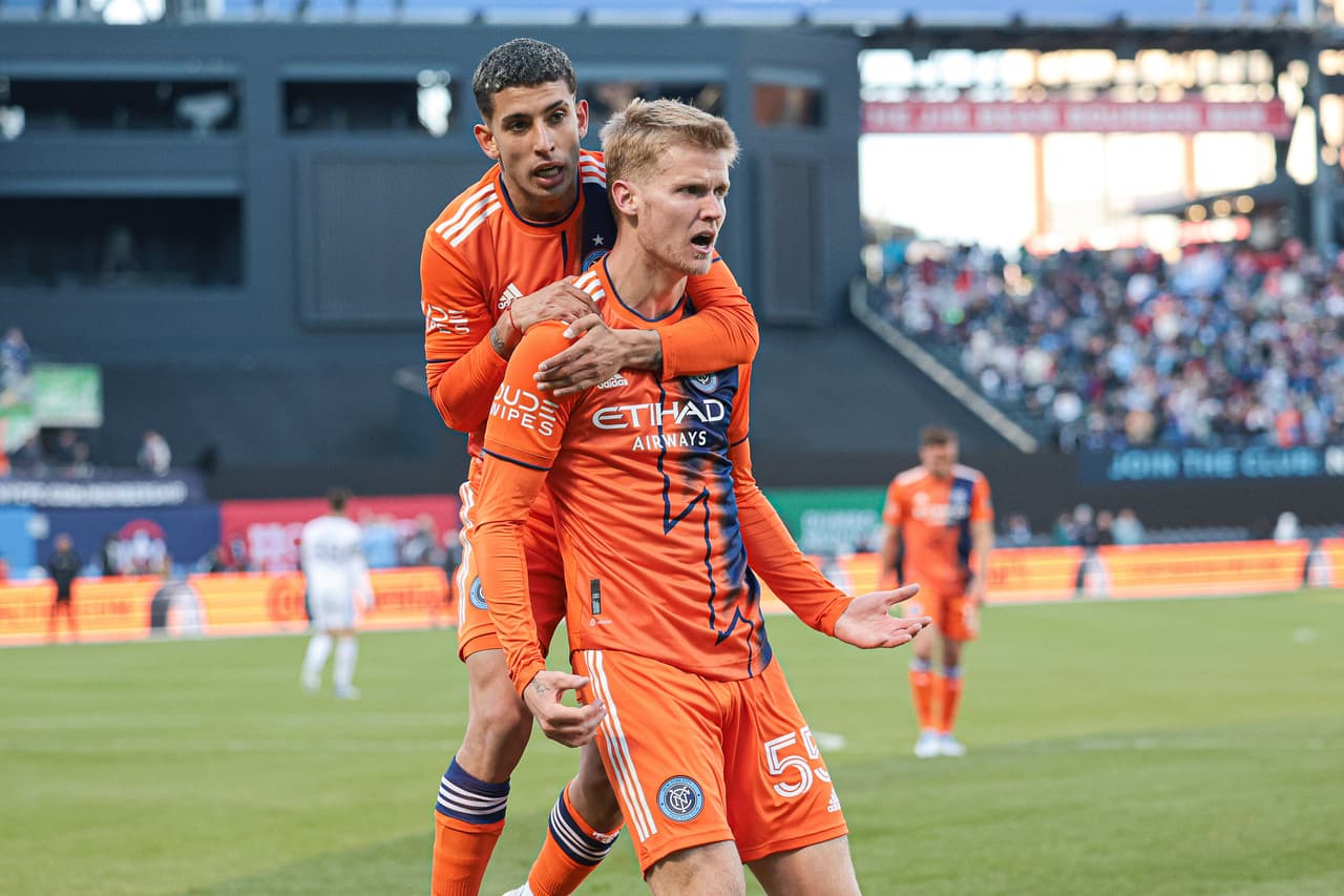 En 'la Gran Manzana', NYCFC levantó un 2-0 en contra inicial, llegó a ir ganando el encuentro por 5-2, pero finalizó sufriendo un poco ante el club canadiense, al que superó por 5-4.
<br>