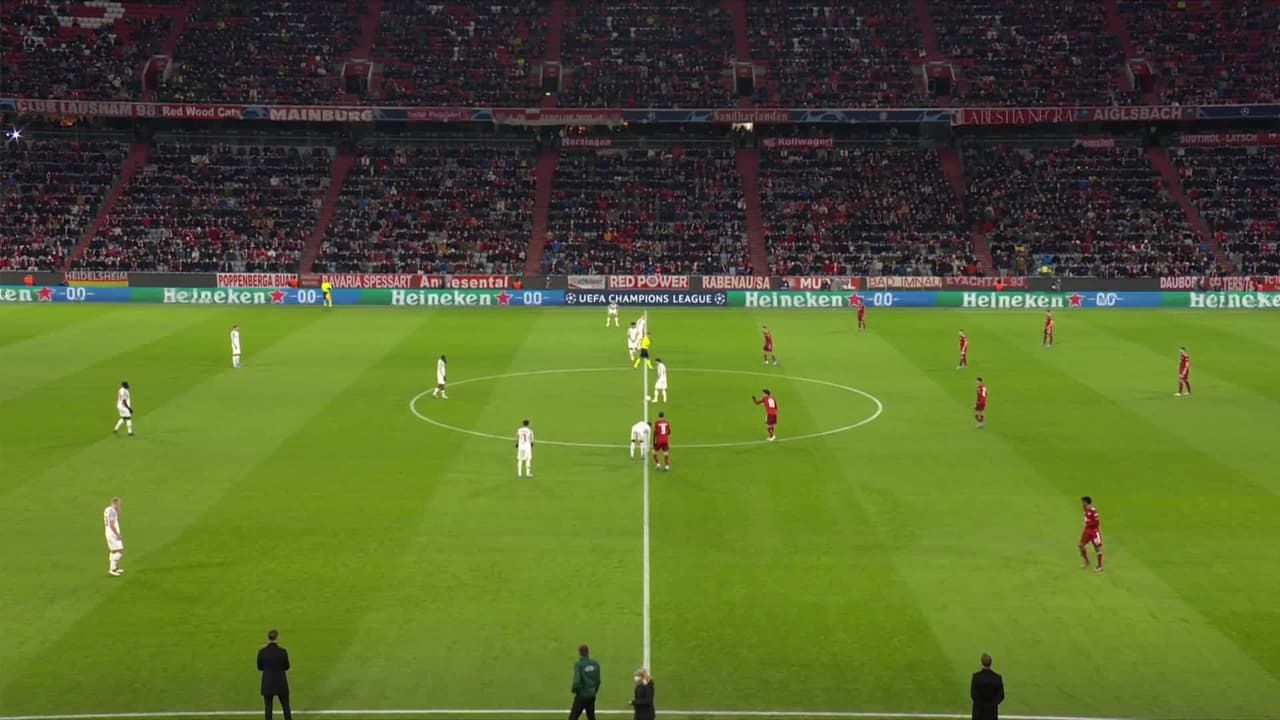 Arranca el partido y la pelota está en juego.