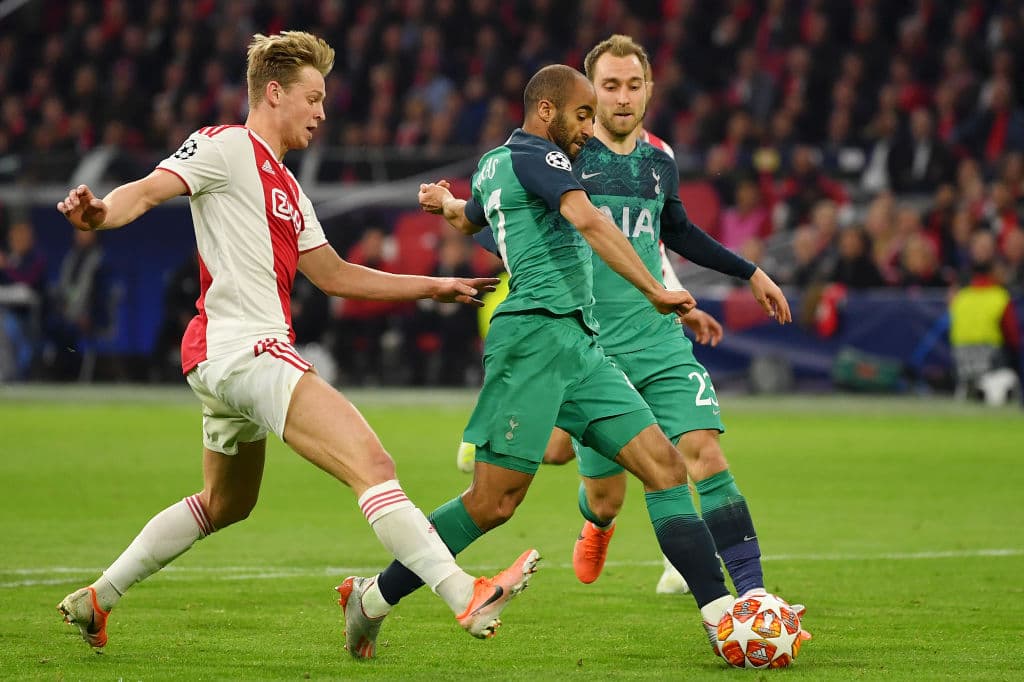 Una actuación milagrosa, providencial, para la eternidad, así fue el triplete que marcó Lucas Moura a favor del Tottenham Hotspur en la Vuelta de las Semifinales de la Liga de Campeones ante el Ajax. Moura anotó a los 55, 59 y 96 minutos los goles que le sacan de la bolsa el boleto a la Final a los Holandeses. Estas son las imágenes de esa proeza.