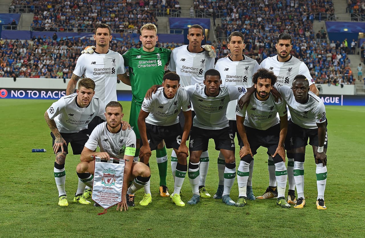 Mientras que el Liverpool lo hizo con: Mignolet; Alexander-Arnold, Lovren, Matip, Moreno; Henderson, Can, Wijnaldum; Salah, Mané, Firmino.