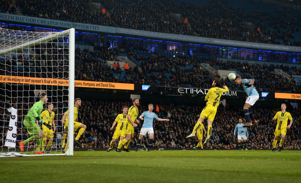 Pero tal parecía que Gabriel Jesús no tenía saciedad. Y a los 57 minutos, el brasileño, con otro testarazo bien colocado, marcó su tercer tanto y puso el juego 5-0 en favor del City.