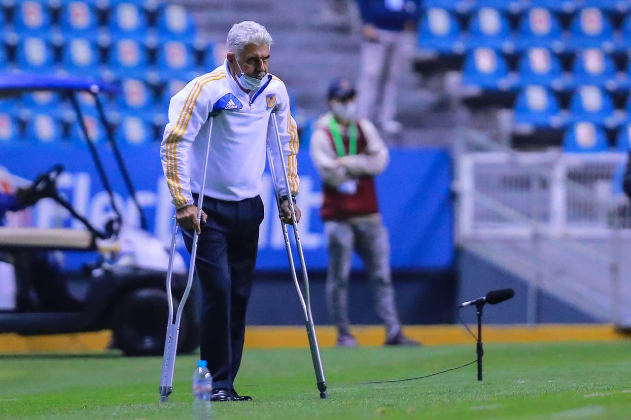 Tuca Ferretti vuelve a entrenar a Tigres luego de ser operado