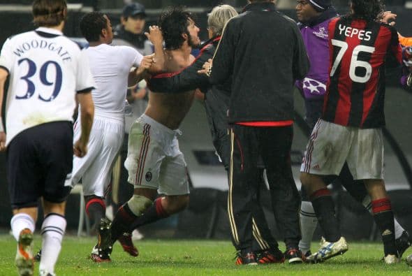 Terminó el partido, incluso con un gol anulado a Ibrahimovic por supuesta falta, y Gennaro Gatusso buscaba pelea.