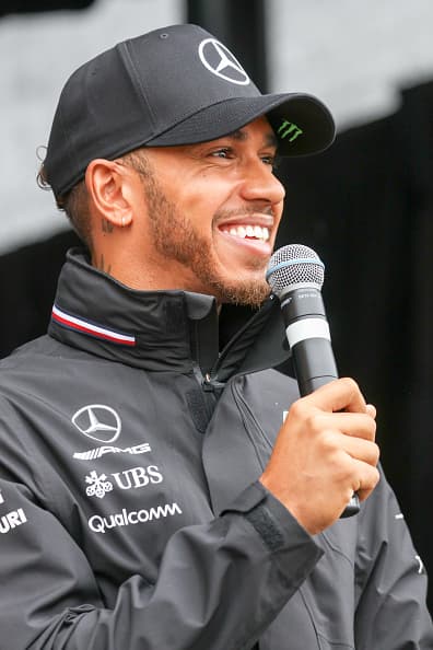 El piloto británico de Mercedes logró una vuelta de 1:21.164 para lograr la 'pole position'.