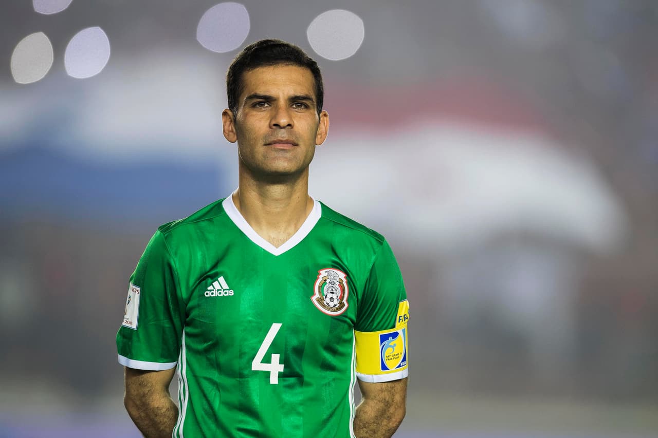 <b>RAFAEL MÁRQUEZ</b> – El capitán del Tri no decepcionó como tiene acostumbrada a la afición mexicana de este país, que se le entregó en todo momento al dorsal ‘4’ mexicano. Márquez salió jugando, lanzó trazos y recuperó balones por todo el campo, ubicándose como central y como contención por momentos. 
<b>Calificación 9</b>