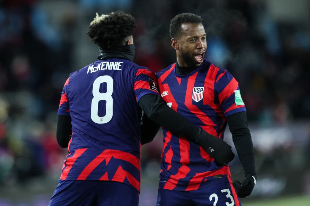 Estados Unidos no pierde el tiempo y golean fácilmente 3-0 a Honduras.