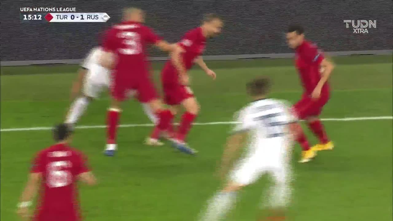 ¡TIRO ATAJADO! disparo por Cengiz Ünder.