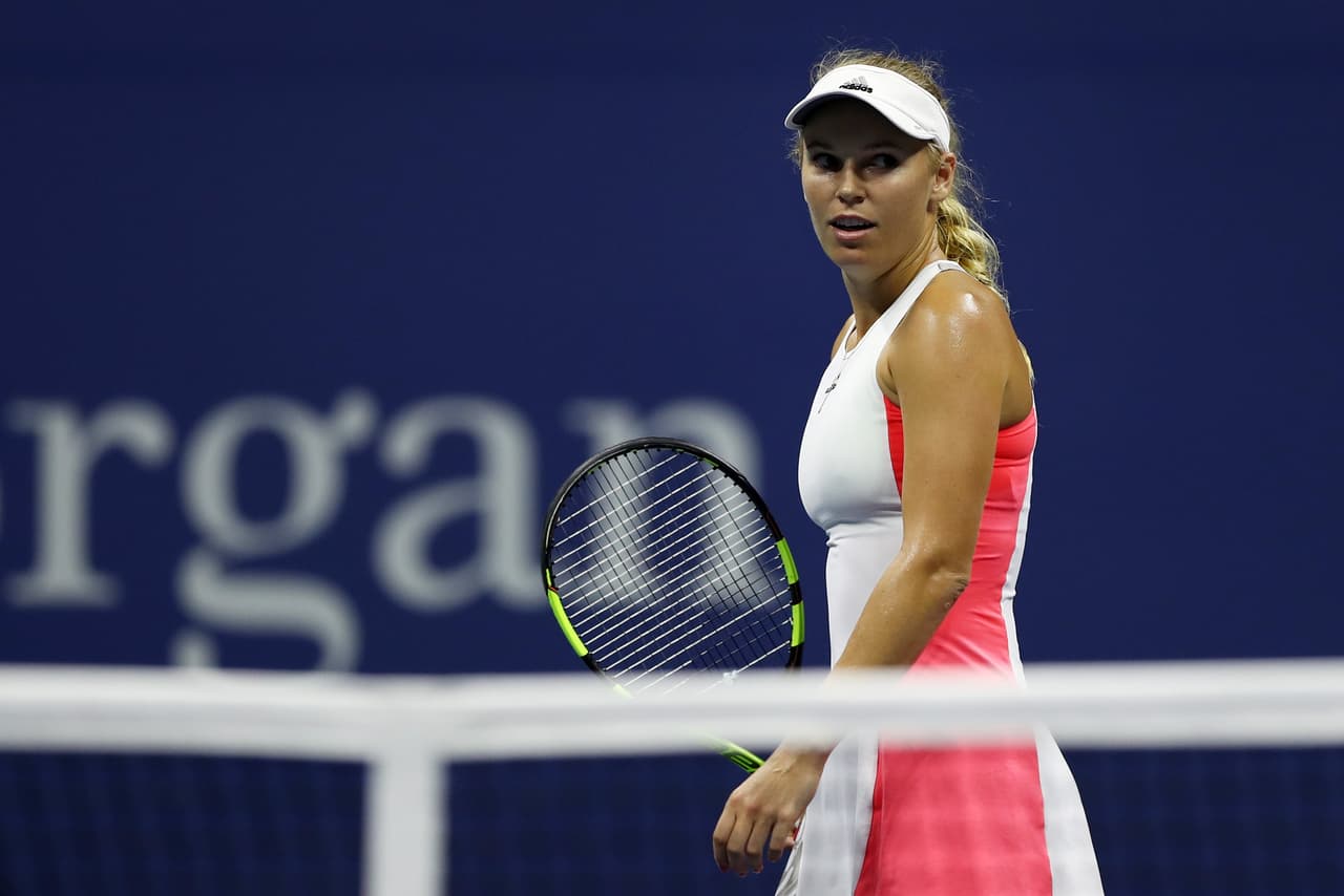Caroline Wozniacki, exnúmero uno del mundo y ahora 19 en el ranking, es una figura reconocida en el tenis mundial no solo por su capacidad sino por su rostro angelical y su cuerpo atlético. La danesa tiene una gran combinación entre su buen juego y su sobresaliente belleza que la hacen un referente en WTA.