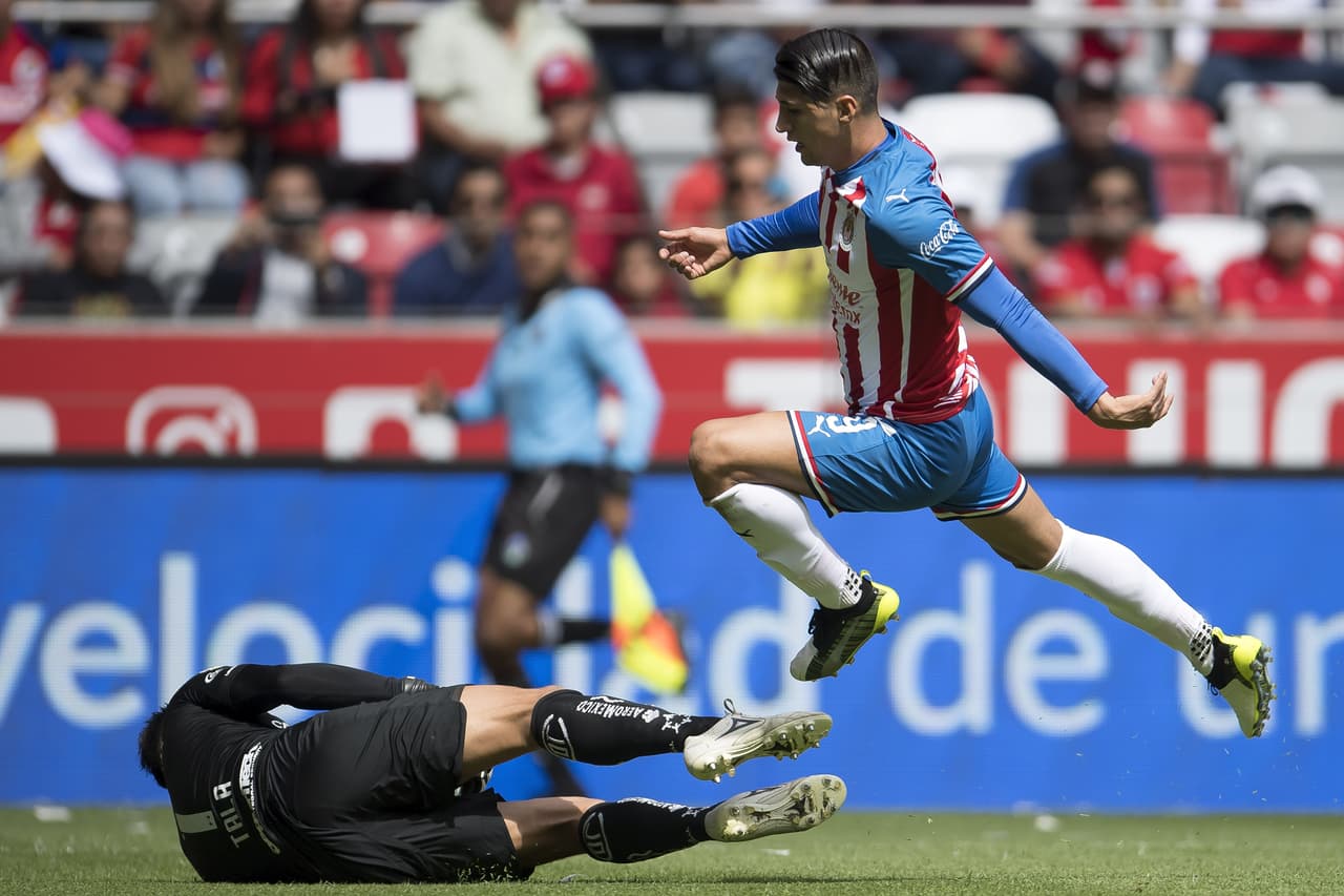 Chivas vence a Toluca con tres goles a uno; Guadalajara se aferra a la Liguilla. Alan Pulido es el máximo anotador mexicano de la Liga MX.