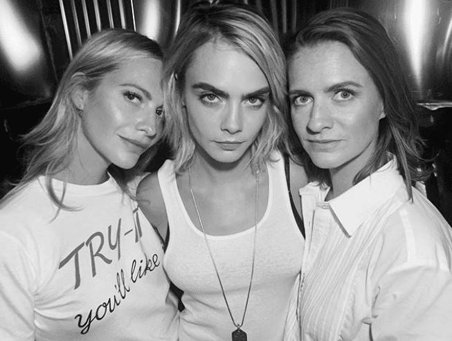 Cloe, Cara y Poppy Delevigne. Hermanas conocidas por la alta sociedad inglesa, pero Cara es la que sobresalió en el mundo del modelaje.