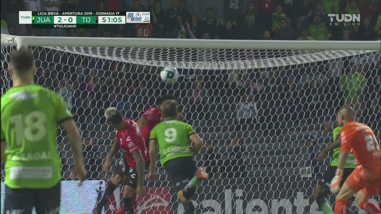 ¡Qué error de Lajud! Deja el balón en su área y Carrijo anota